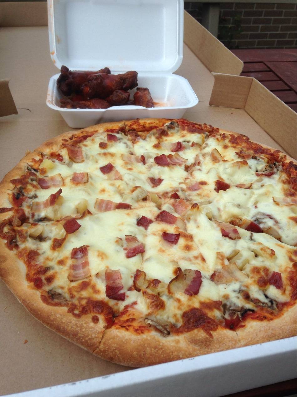 Papas Pizzeria | restaurant | 18 Manitou Cres W, Amherstview, ON K7N 1S3, Canada | 6133896722 OR +1 613-389-6722