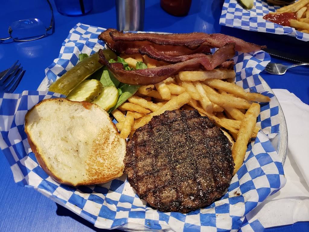 Point Burger Bar New Berlin | restaurant | 4900 S Moorland Rd, New Berlin, WI 53151, USA | 2623954600 OR +1 262-395-4600