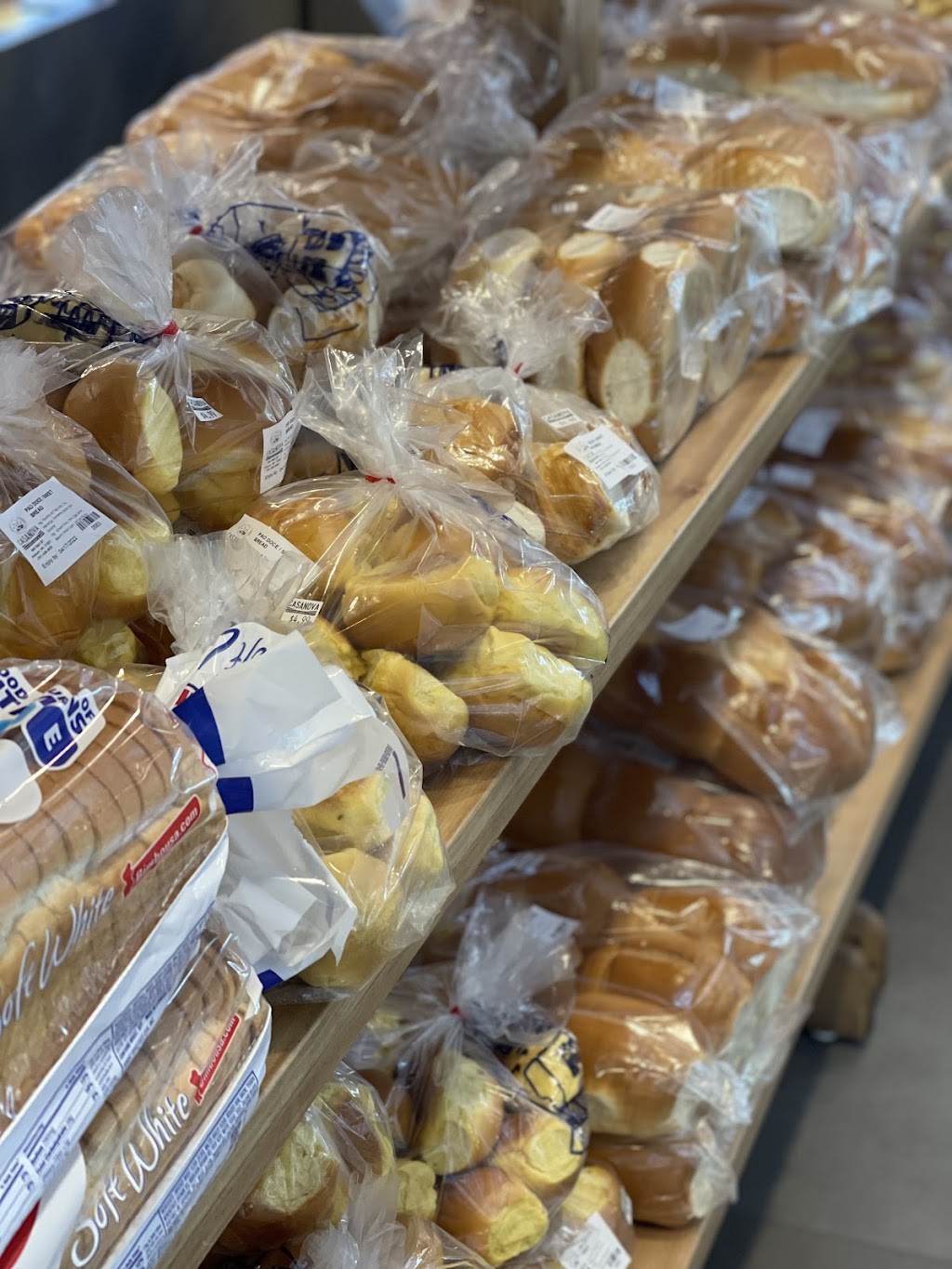 Casa Nova Market(Açougue e Padaria Brasileira) | cafe | 494 Main St, Woburn, MA 01801, USA | 7819353800 OR +1 781-935-3800