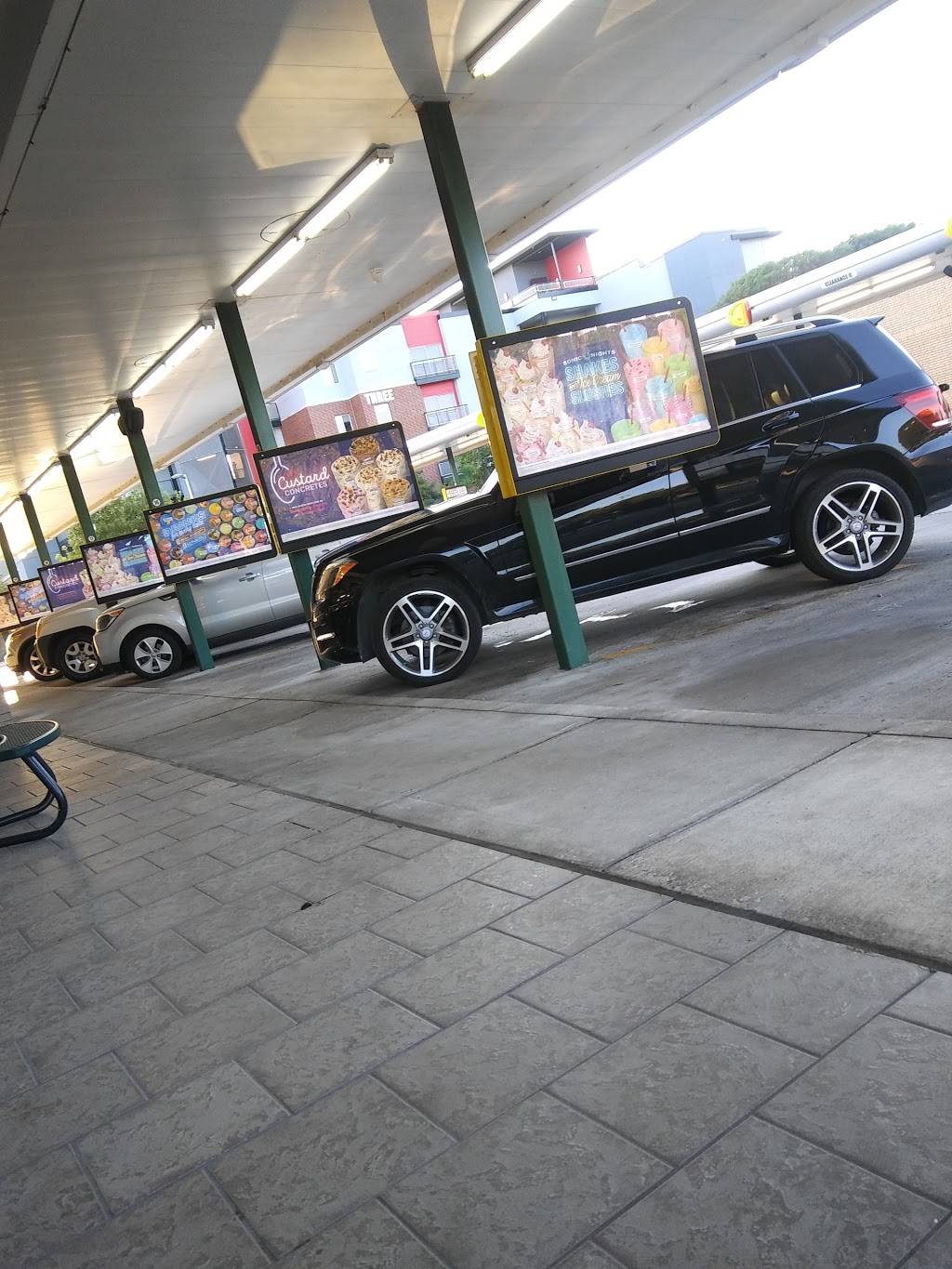 Sonic Drive-In | restaurant | 2850 Chautauqua Ave, Norman, OK 73072, USA | 4053602122 OR +1 405-360-2122