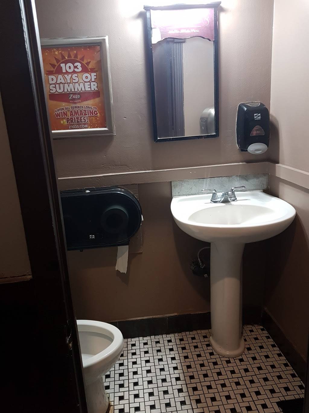 Wylies Pub | restaurant | 1234A Yonge St, Toronto, ON M4T 1W3, Canada | 4169209063 OR +1 416-920-9063