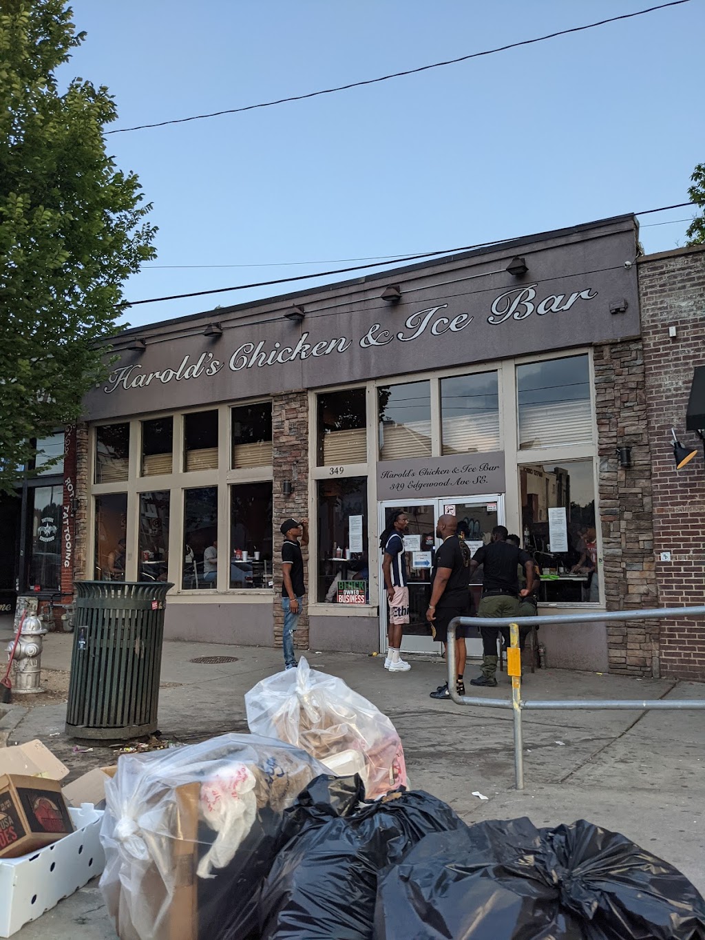 Harolds Chicken & Ice Bar | restaurant | 349 Edgewood Ave SE, Atlanta, GA 30312, USA | 4045770001 OR +1 404-577-0001