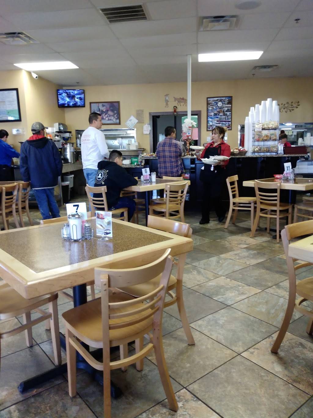 El Burrito Tapatio | restaurant | 3008 West Ave, San Antonio, TX 78201, USA | 2103201985 OR +1 210-320-1985