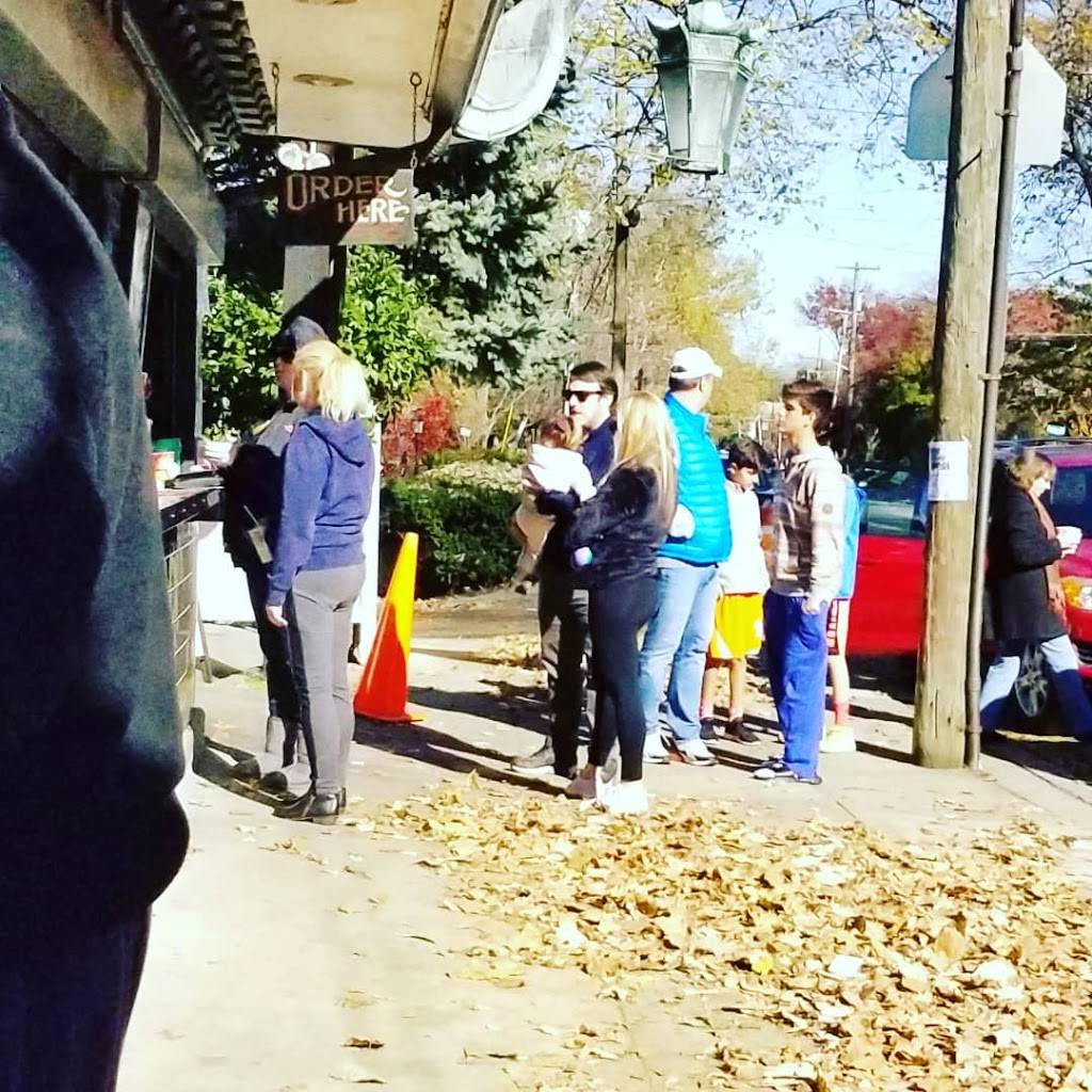 Walters Hot Dogs | restaurant | 186 Mamaroneck Ave, White Plains, NY 10601, USA | 9143979406 OR +1 914-397-9406