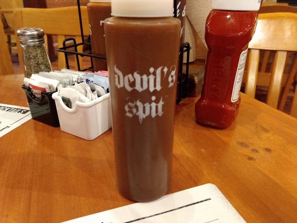 Famous Daves Bar-B-Que | restaurant | 1320 Village West Pkwy, Kansas City, KS 66111, USA | 9133348646 OR +1 913-334-8646