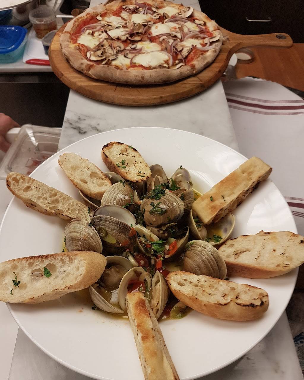 Sidewalk Pizzeria | restaurant | 1654 St Clair Ave W, Toronto, ON M6N 1H8, Canada | 4165514565 OR +1 416-551-4565