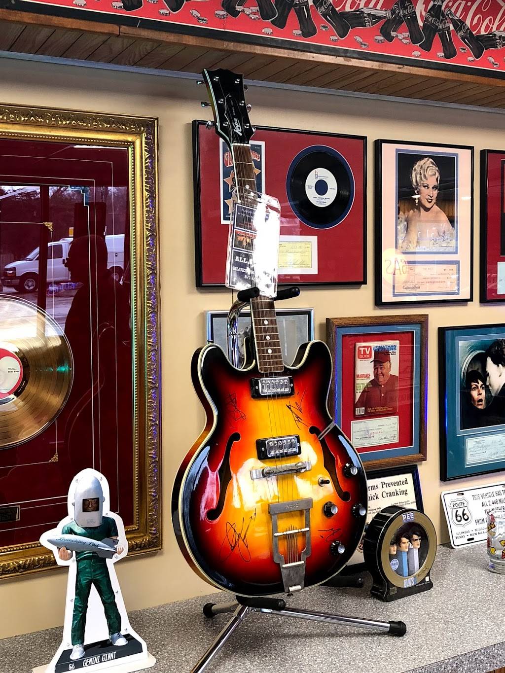 Launching Pad Drive-In | restaurant | 810 E Baltimore St, Wilmington, IL 60481, USA | 8154766535 OR +1 815-476-6535