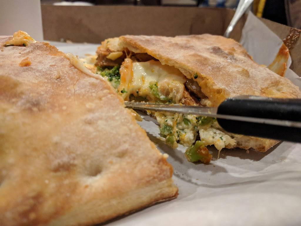 Salernos Apizza | restaurant | 1398 Barnum Ave, Stratford, CT 06614, USA | 2033772436 OR +1 203-377-2436