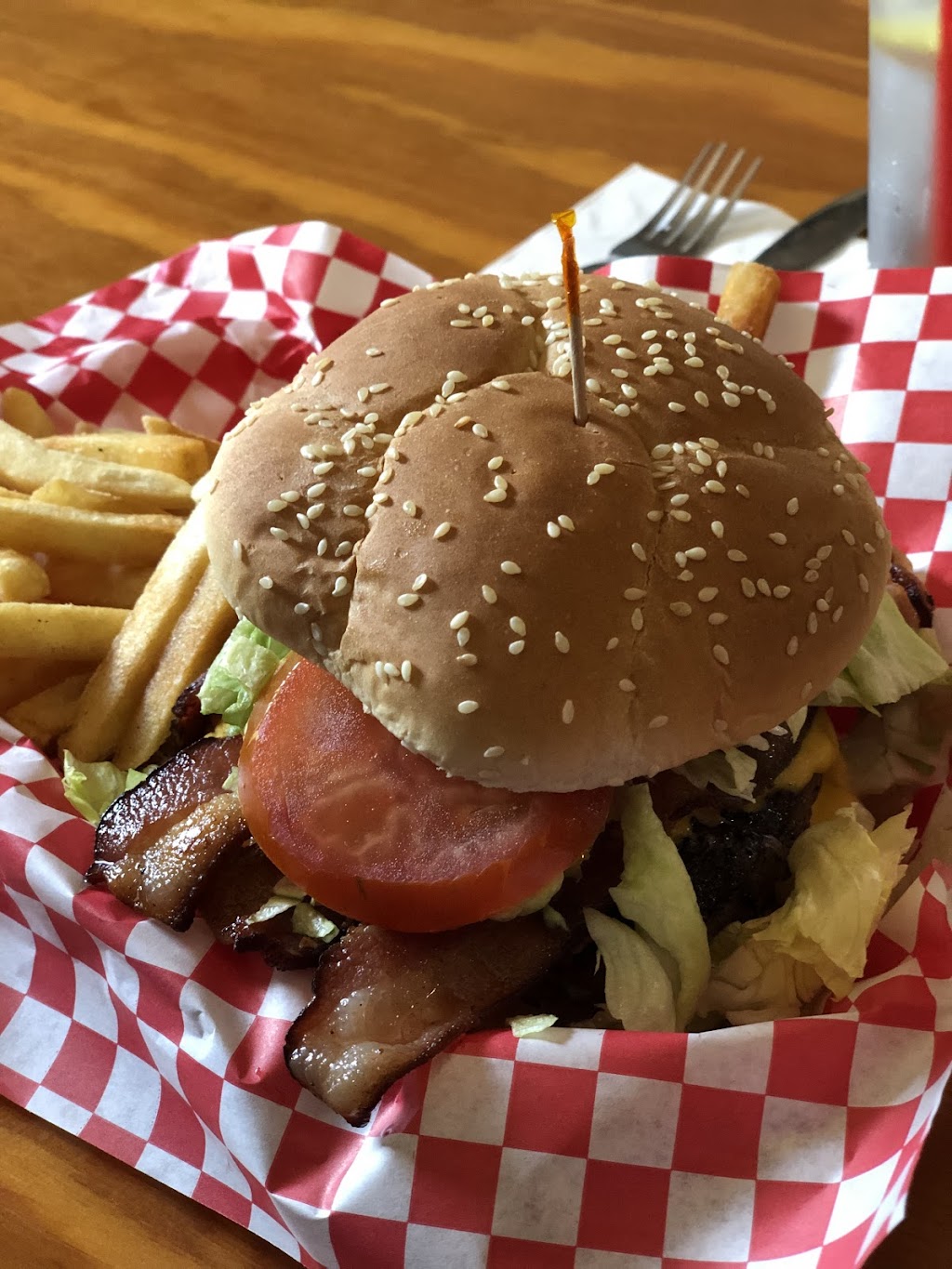 Strokes Bar & Grill | restaurant | 8010 Riverside Dr, Parker, AZ 85344, USA | 9286672366 OR +1 928-667-2366