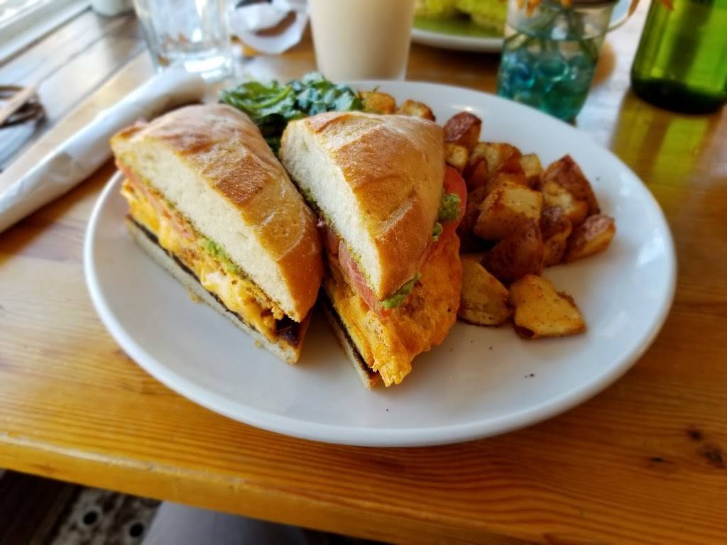 Esencia Urban Kitchen | restaurant | 3351 N Broadway, Chicago, IL 60657, USA | 7734728553 OR +1 773-472-8553