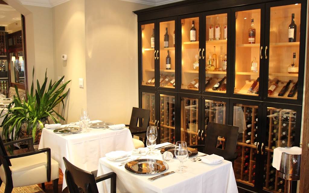 The Carriage House Restaurant | restaurant | 2101 Old Lakeshore Rd, Burlington, ON L7R 1A4, Canada | 9056347723 OR +1 905-634-7723