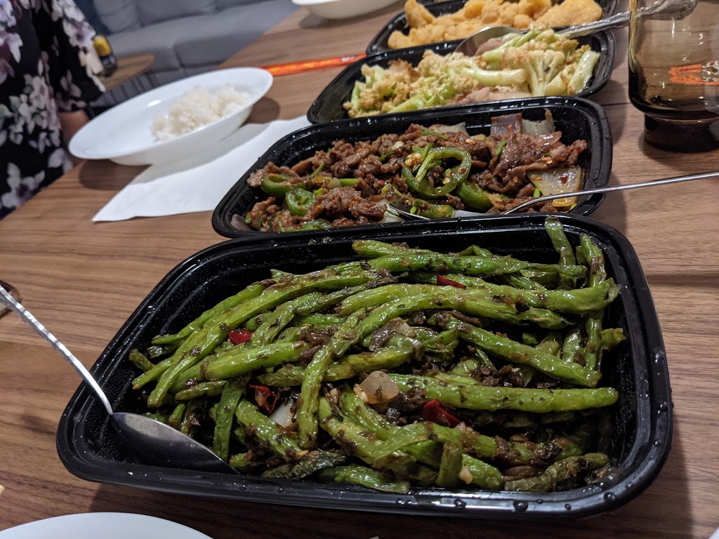 La Mom Kitchen | restaurant | 3312 S Halsted St, Chicago, IL 60608, USA | 7735654431 OR +1 773-565-4431