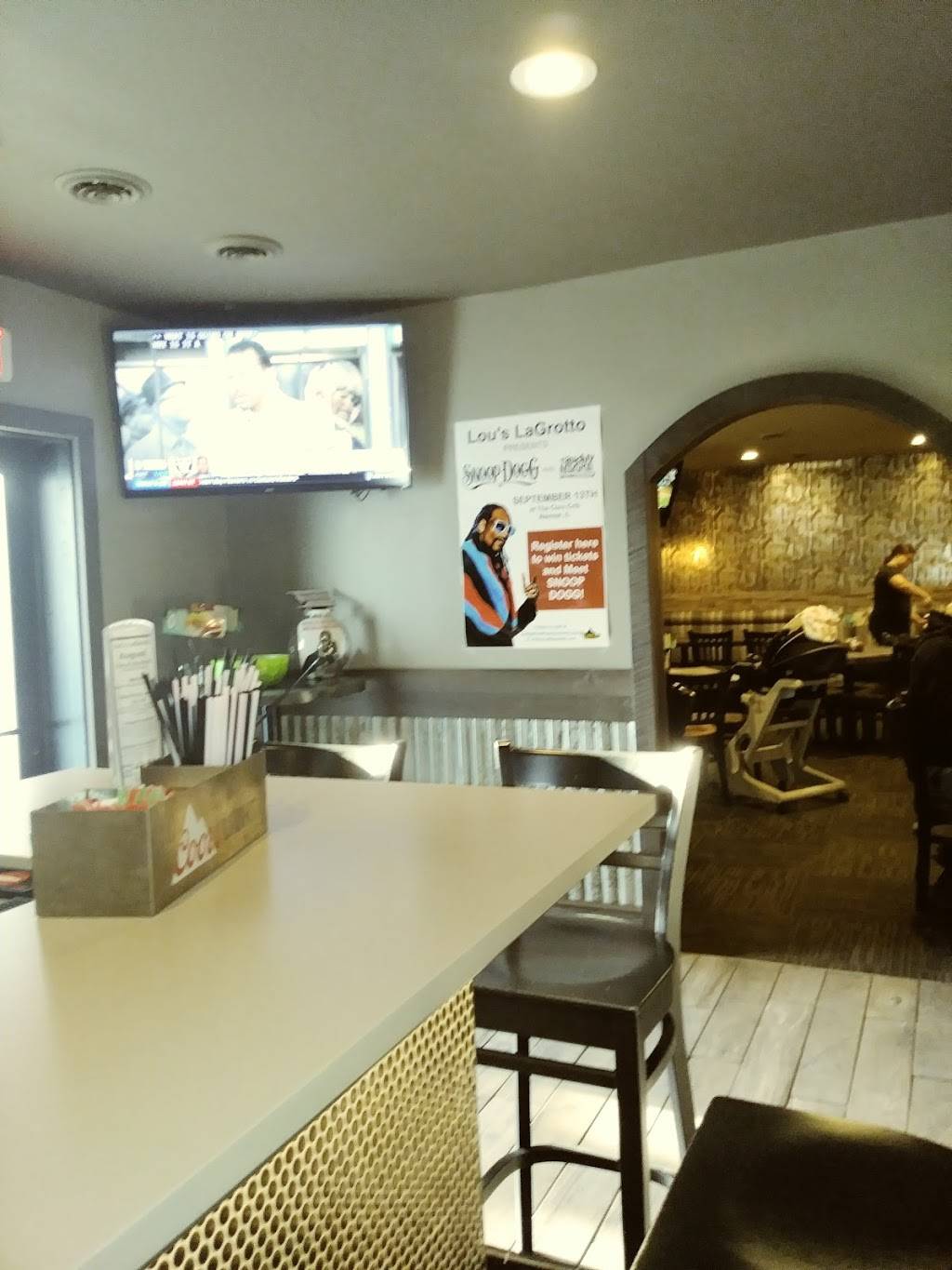 Lou’s LaGrotto | restaurant | 3001 5th St, Peru, IL 61354, USA | 8152233083 OR +1 815-223-3083