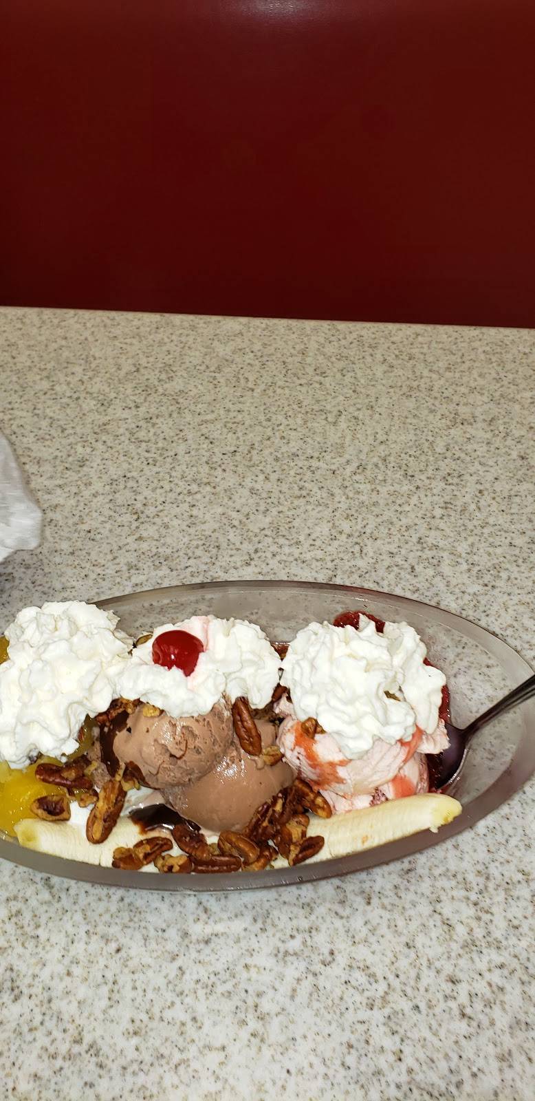 Oberweis Ice Cream and Dairy Store | restaurant | 338 W Army Trail Rd, Bloomingdale, IL 60108, USA | 6309243020 OR +1 630-924-3020