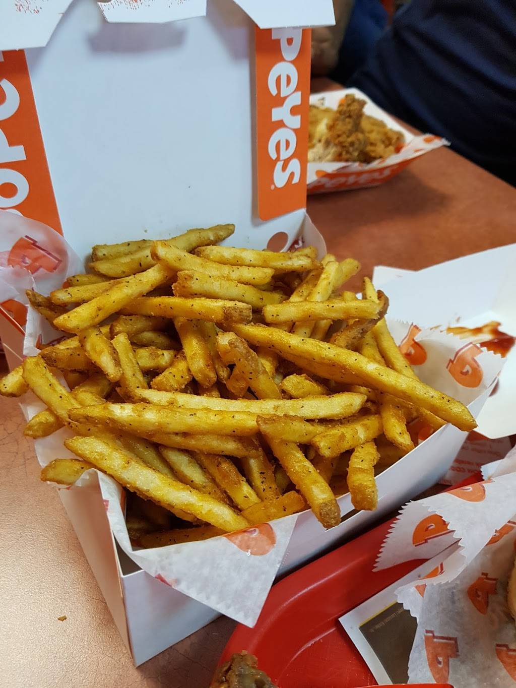 Popeyes | restaurant | 6125 Yonge St, North York, ON M2M 3W8, Canada | 4162215484 OR +1 416-221-5484