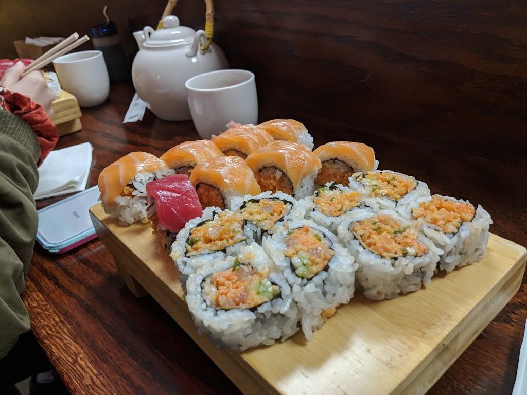 Sushi Red LLC | restaurant | 450 East St, Plainville, CT 06062, USA | 8604101829 OR +1 860-410-1829