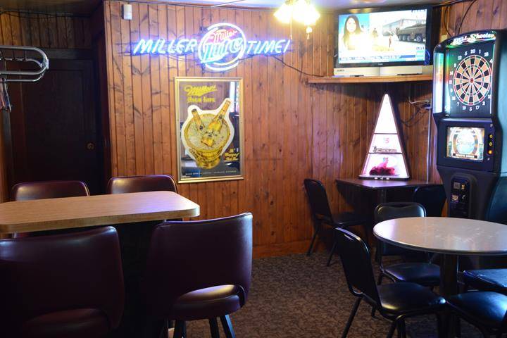 Oles Southside Tavern | night club | 2435 S Hastings Way, Eau Claire, WI 54701, USA | 7158329321 OR +1 715-832-9321