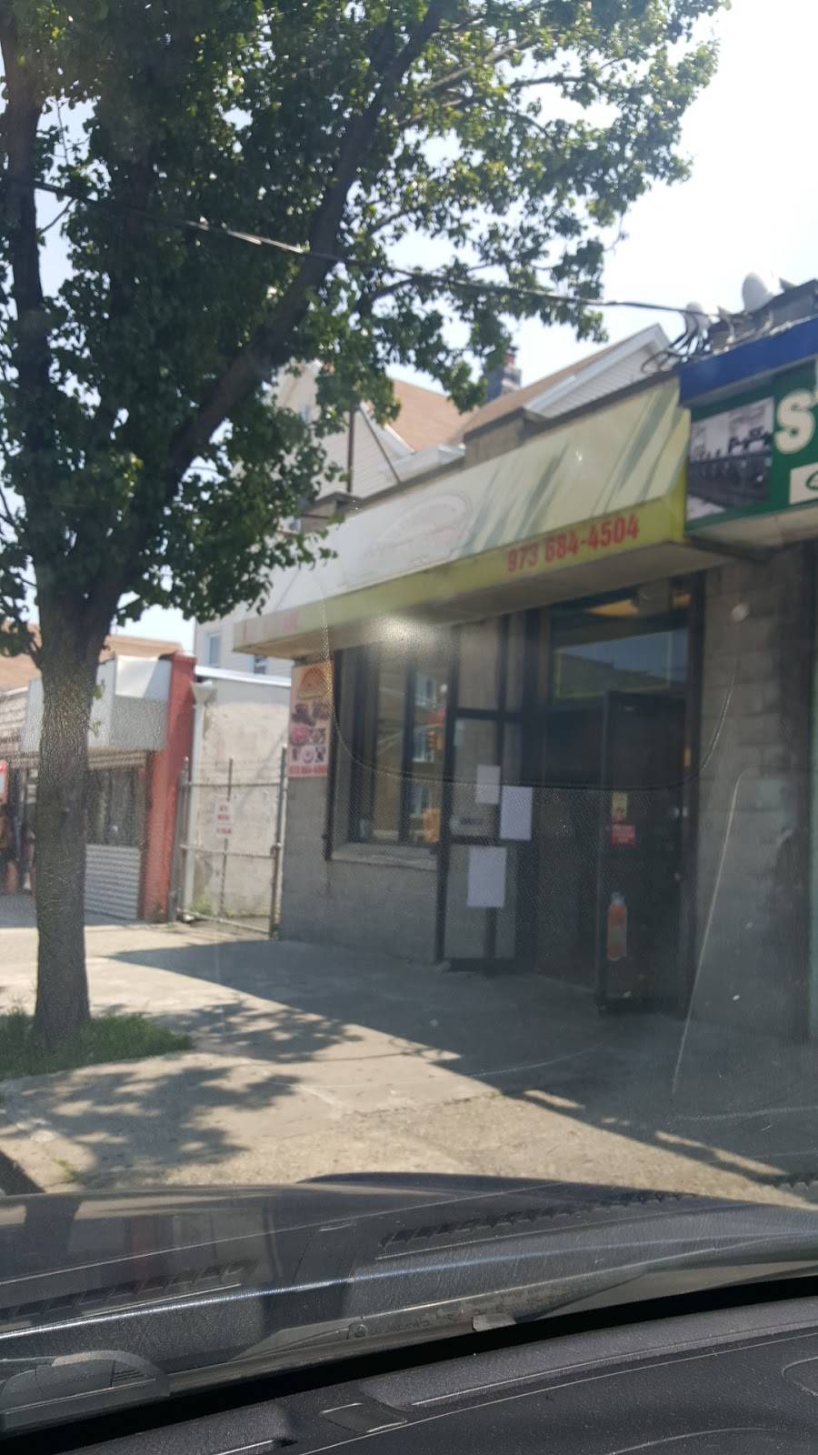 Golden Krust | restaurant | 432 10th Ave, Paterson, NJ 07514, USA | 9736844504 OR +1 973-684-4504