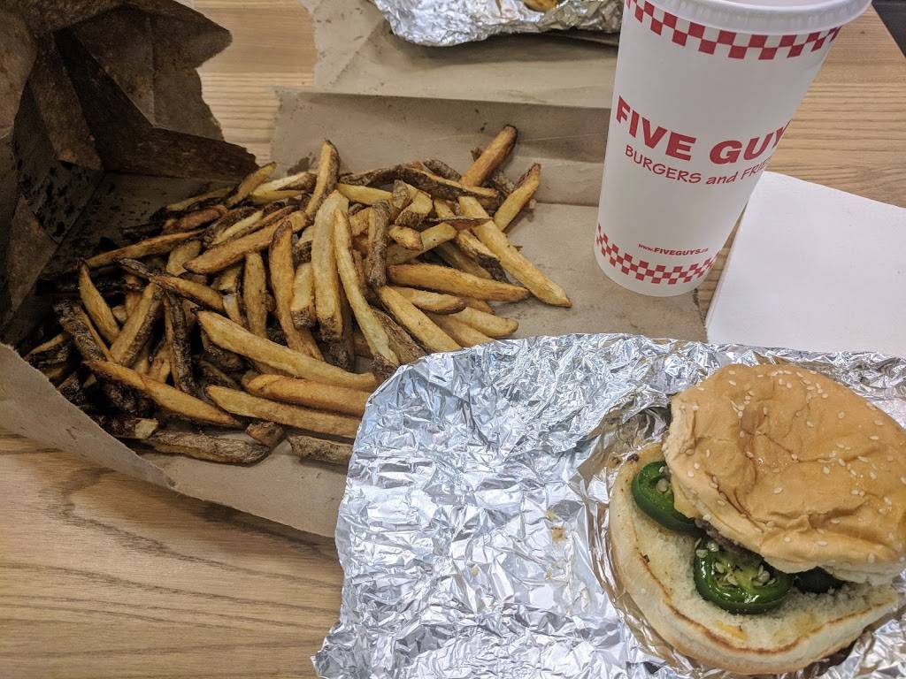Five Guys | restaurant | 20 Clair Rd W, Guelph, ON N1L 0A8, Canada | 5197679090 OR +1 519-767-9090