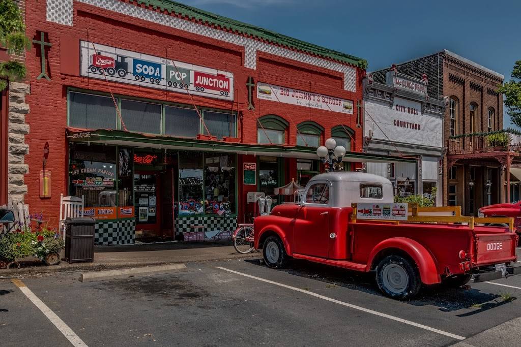 Soda Pop Junction | restaurant | 141 Mill St, Lynnville, TN 38472, USA | 9315270007 OR +1 931-527-0007