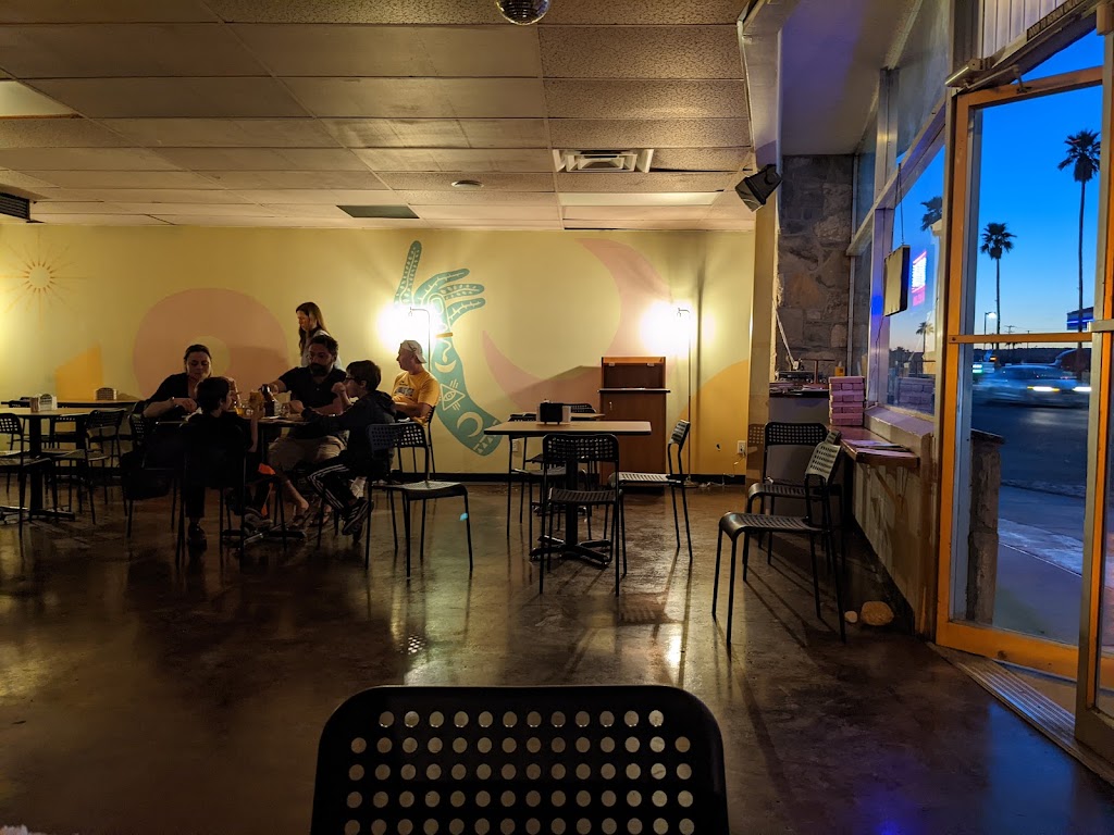 grnd sqrl | restaurant | 73471 Twentynine Palms Highway, Twentynine Palms, CA 92277, USA | 7608001275 OR +1 760-800-1275