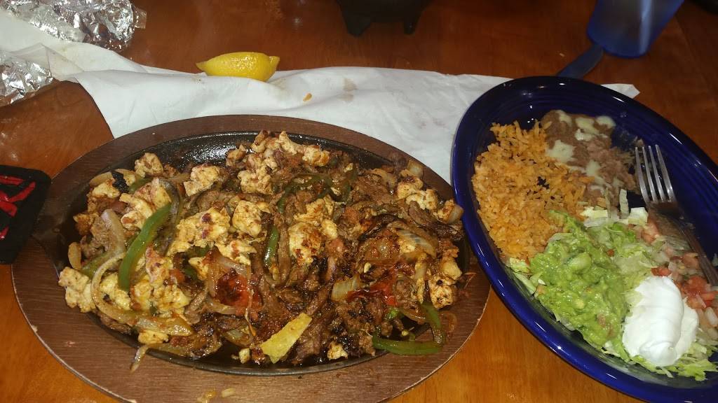 La Quesadilla Mexican Grill Crown Point | restaurant | 10761 Broadway, Crown Point, IN 46307, USA | 2192264540 OR +1 219-226-4540