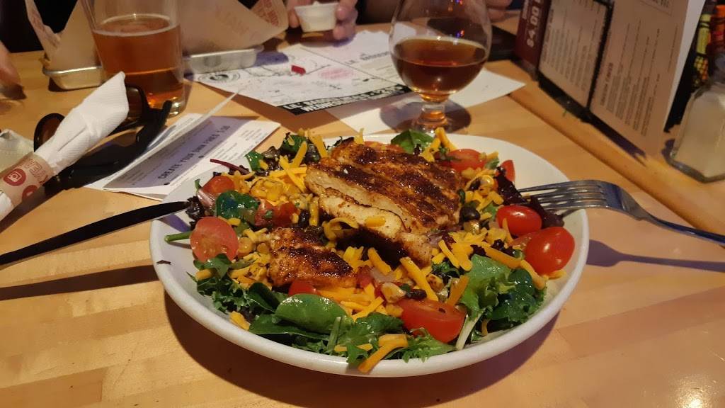 Bagger Daves Burger Tavern - Cascade | restaurant | 2817 Kraft Ave SE, Grand Rapids, MI 49512, USA | 6169774349 OR +1 616-977-4349