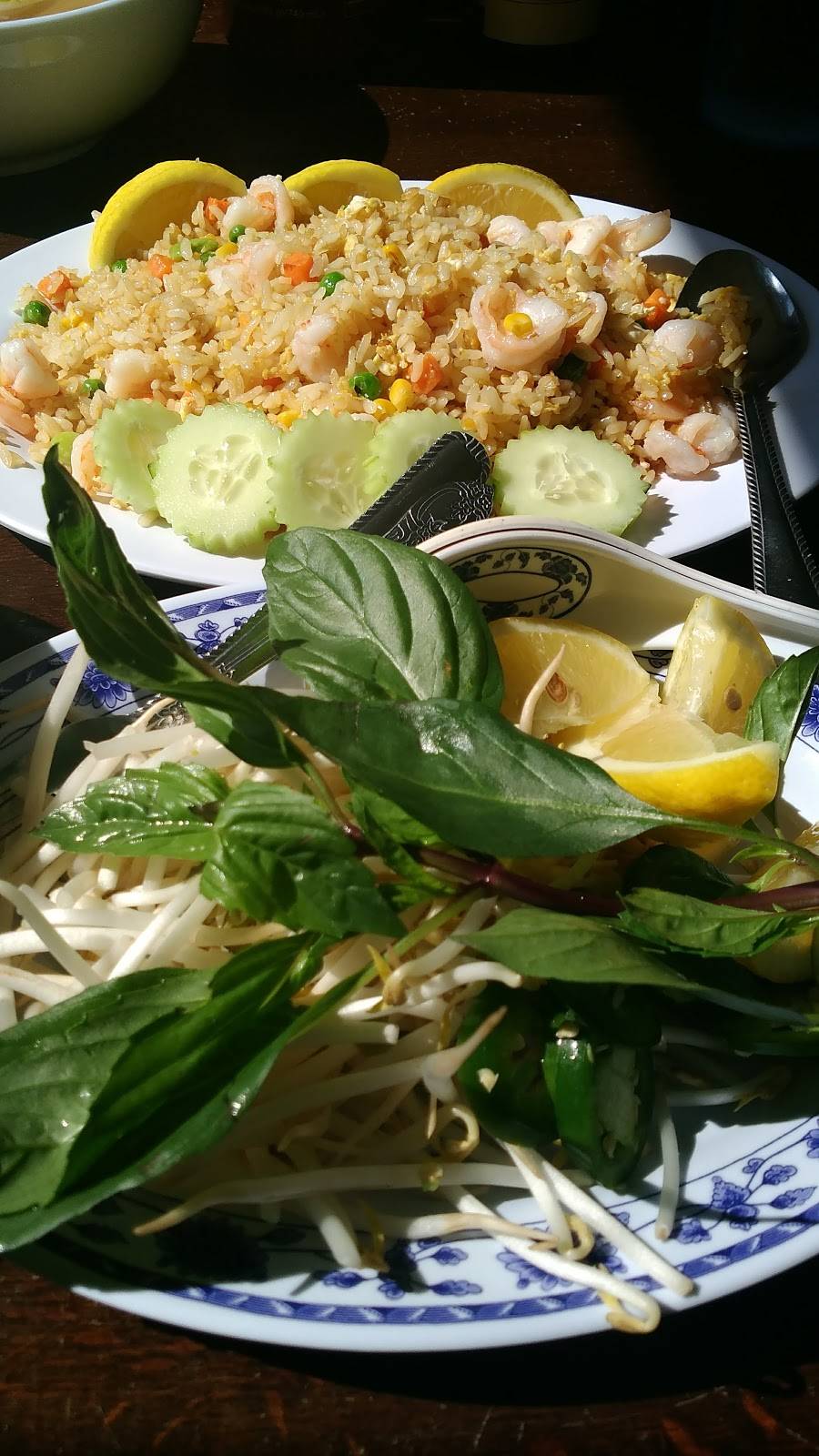 Pho n Seafood | restaurant | 924 N Court St, Visalia, CA 93291, USA | 5597323663 OR +1 559-732-3663