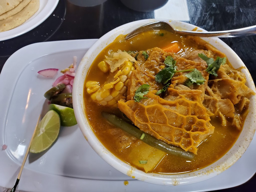 Pupuseria La Familiar | restaurant | 8480 Annapolis Rd, New Carrollton, MD 20784, USA | 2407144978 OR +1 240-714-4978