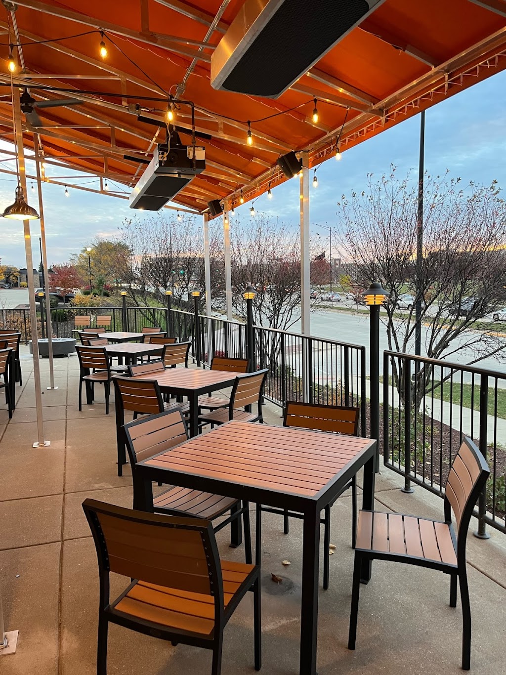 Chuck Lager Americas Tavern | restaurant | 14035 South La Grange Road, Orland Park, IL 60462, USA | 3125094041 OR +1 312-509-4041