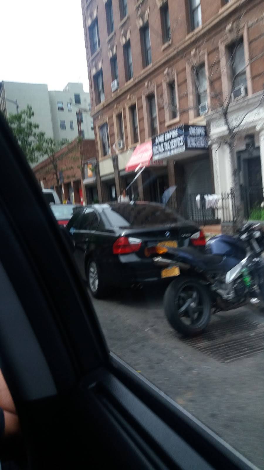 Grinis Grill | bakery | 100 W 143rd St # A, New York, NY 10030, USA | 2126946274 OR +1 212-694-6274