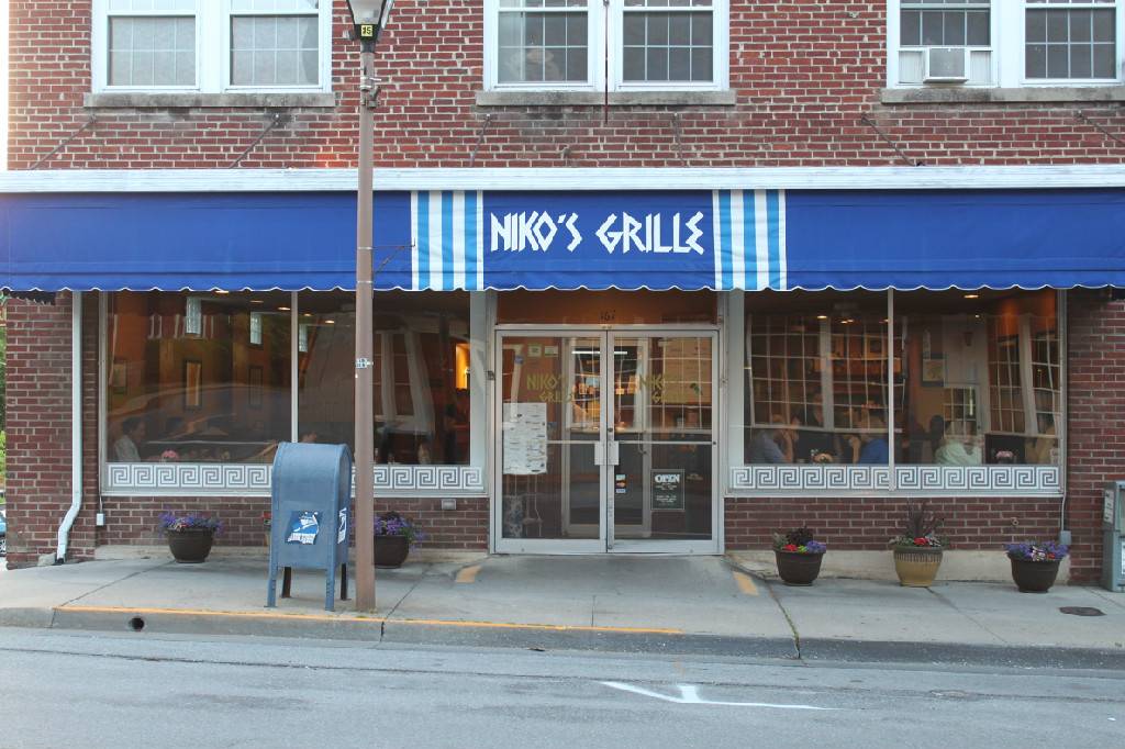 Nikos Grille | restaurant | 167 S Main St, Lexington, VA 24450, USA | 5403953382 OR +1 540-395-3382