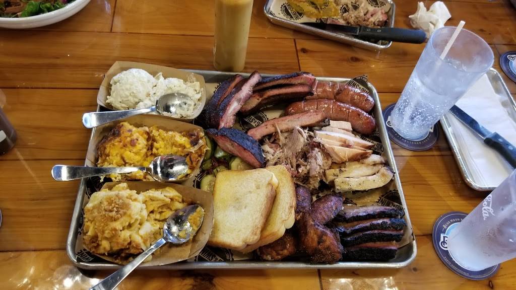 Swig & Swine | restaurant | 1217 Savannah Hwy, Charleston, SC 29407, USA | 8432253805 OR +1 843-225-3805