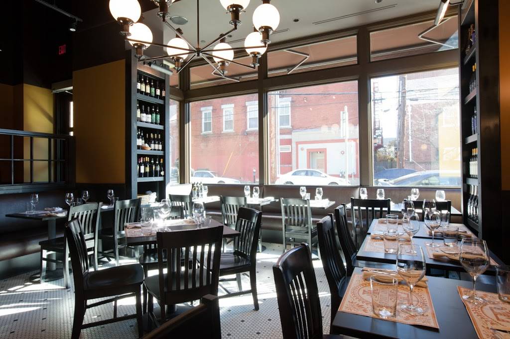 Tarry Lodge | restaurant | 278 Park St, New Haven, CT 06511, USA | 2036720765 OR +1 203-672-0765