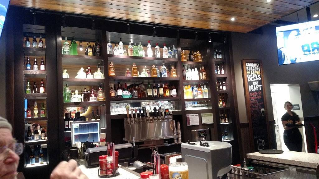 Red Robin Gourmet Burgers and Brews | restaurant | 2010 N Neil St, Champaign, IL 61820, USA | 2174803001 OR +1 217-480-3001