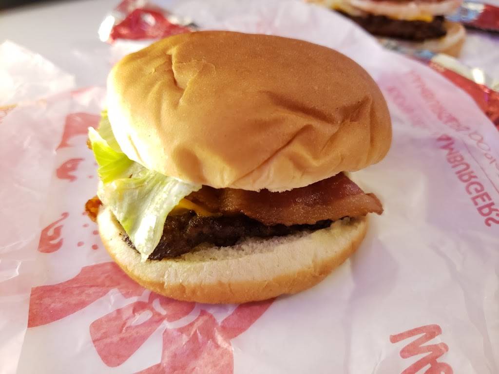 Wendys | restaurant | 2387 Fairview St, Burlington, ON L7R 2E3, Canada | 9053331199 OR +1 905-333-1199