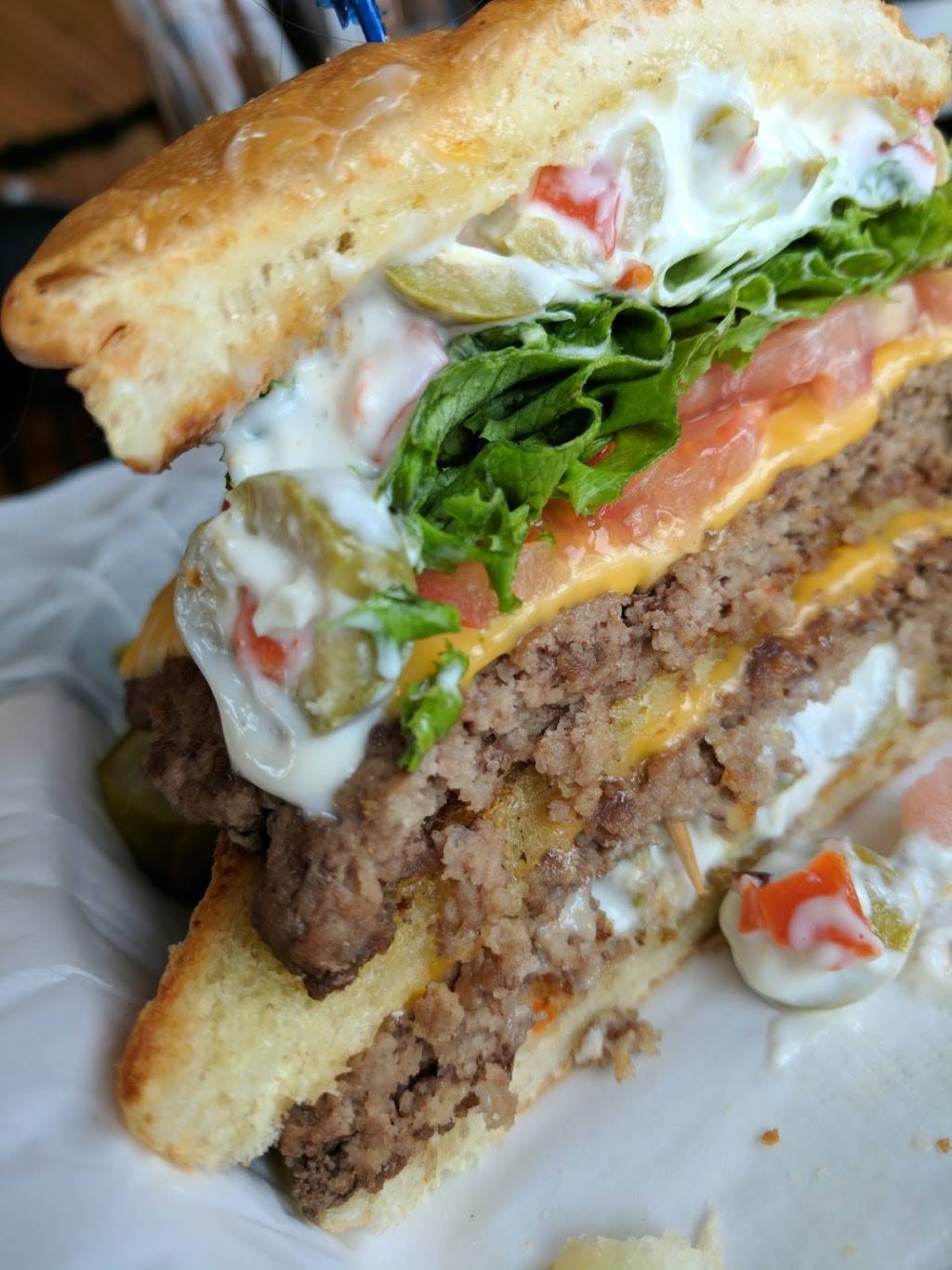 Le Roys Classic Bar & Grill | restaurant | 1526 S Cedar St, Lansing, MI 48910, USA | 5174820184 OR +1 517-482-0184