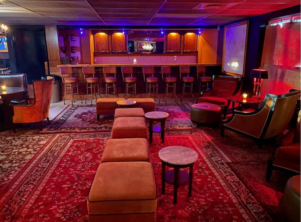 L Lake Lounge | restaurant | 21490 Lincoln Hwy, Lynwood, IL 60411, USA | 7088580592 OR +1 708-858-0592