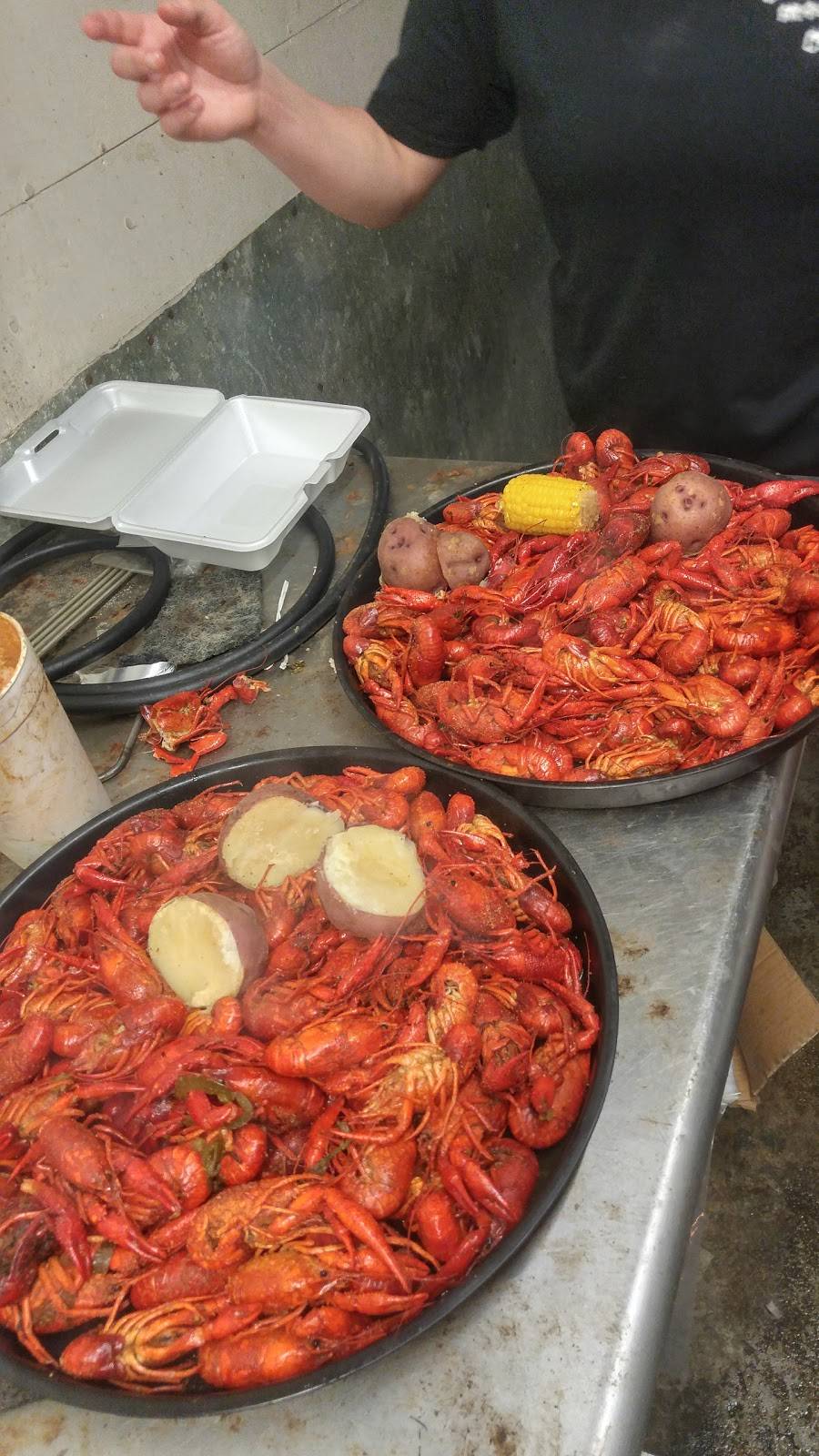 Bs Wild Wings Bar B Que | restaurant | 303 N Cushing Ave, Kaplan, LA 70548, USA | 3376436770 OR +1 337-643-6770