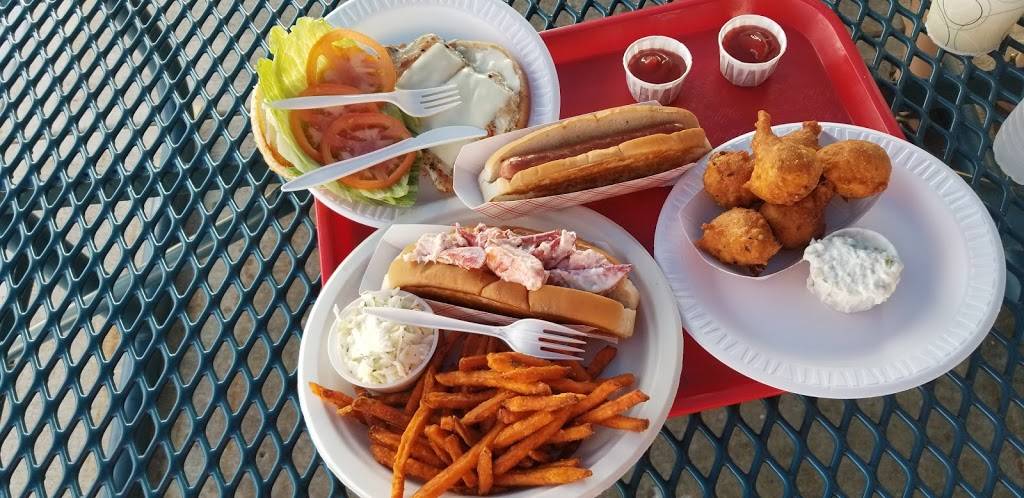 Skippers Restaurant | restaurant | 167 Main St, Niantic, CT 06357, USA | 8607393230 OR +1 860-739-3230