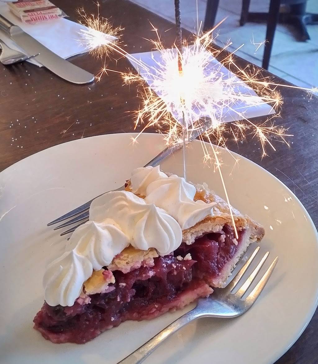 County Diner | restaurant | 2584 Manning Rd, Windsor, ON N8N 2L9, Canada | 5197393600 OR +1 519-739-3600