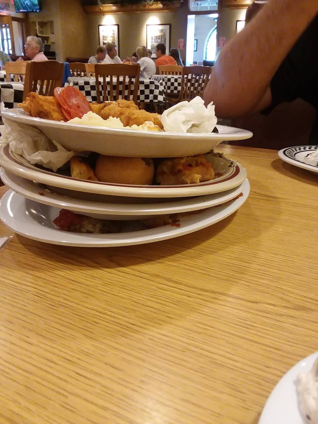 Valentinos | restaurant | 2701 S 70th St, Lincoln, NE 68506, USA | 4024379177 OR +1 402-437-9177