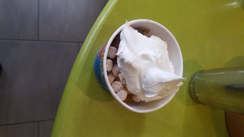 Menchies Frozen Yogurt | bakery | 2101 Queen Anne Ave N #104, Seattle, WA 98109, USA | 2062161650 OR +1 206-216-1650