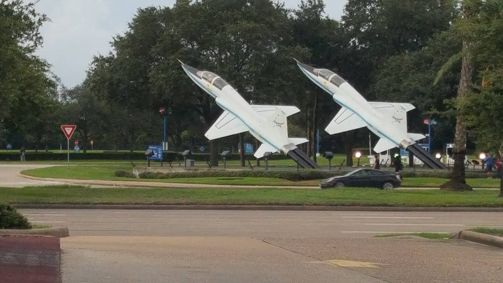 Wendys | restaurant | 1702 Nasa Rd #1, Houston, TX 77058, USA | 3462514058 OR +1 346-251-4058