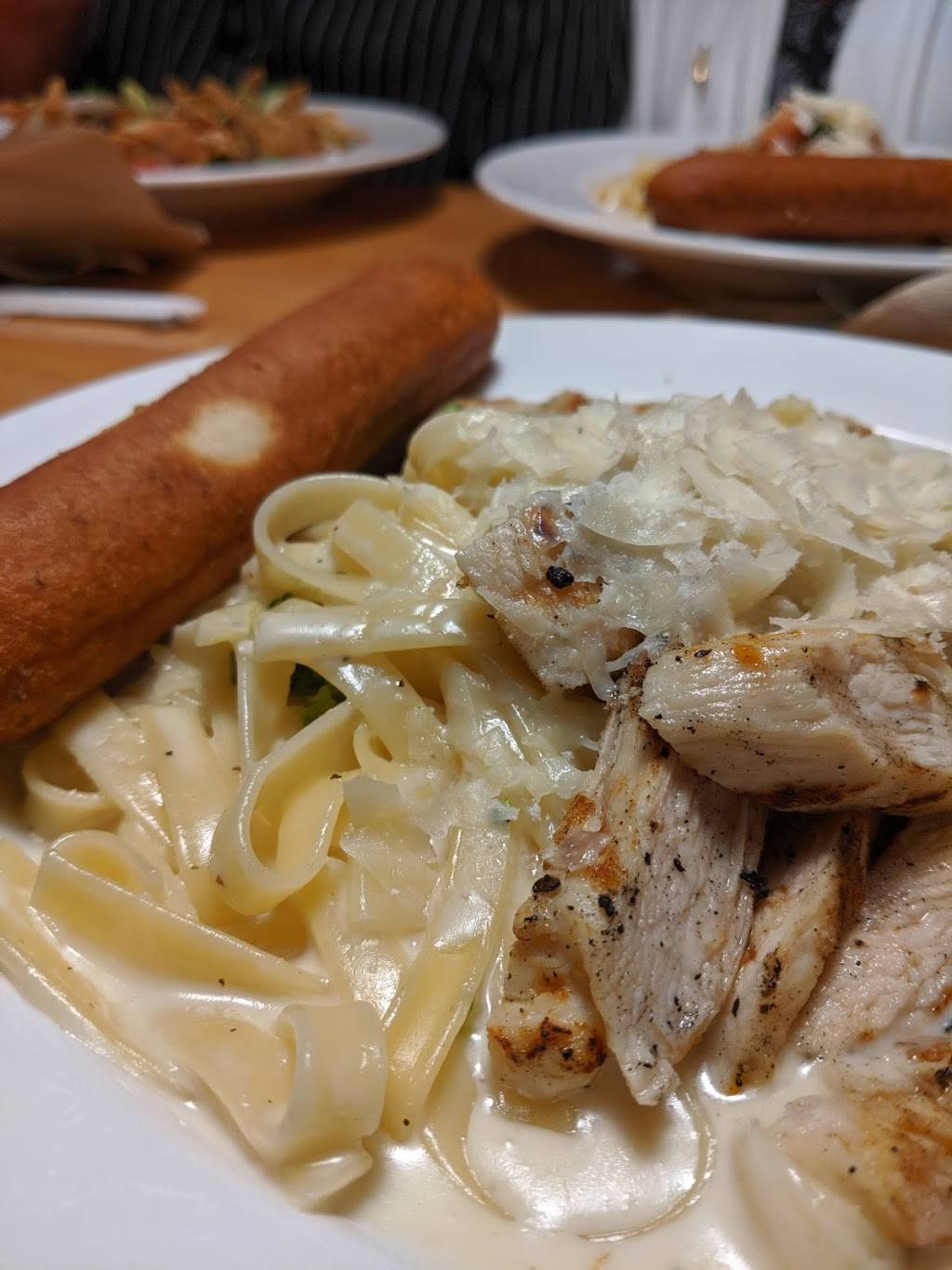 Applebees Grill + Bar | restaurant | 9031 Watson Rd, St. Louis, MO 63126, USA | 3149680800 OR +1 314-968-0800