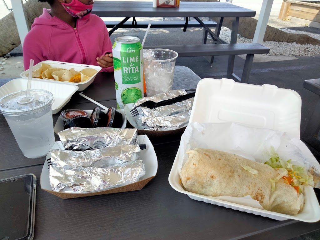 Robinsons Cruse Thru | restaurant | 104 Ferry Rd SE, Fort Walton Beach, FL 32548, USA | 8502004597 OR +1 850-200-4597