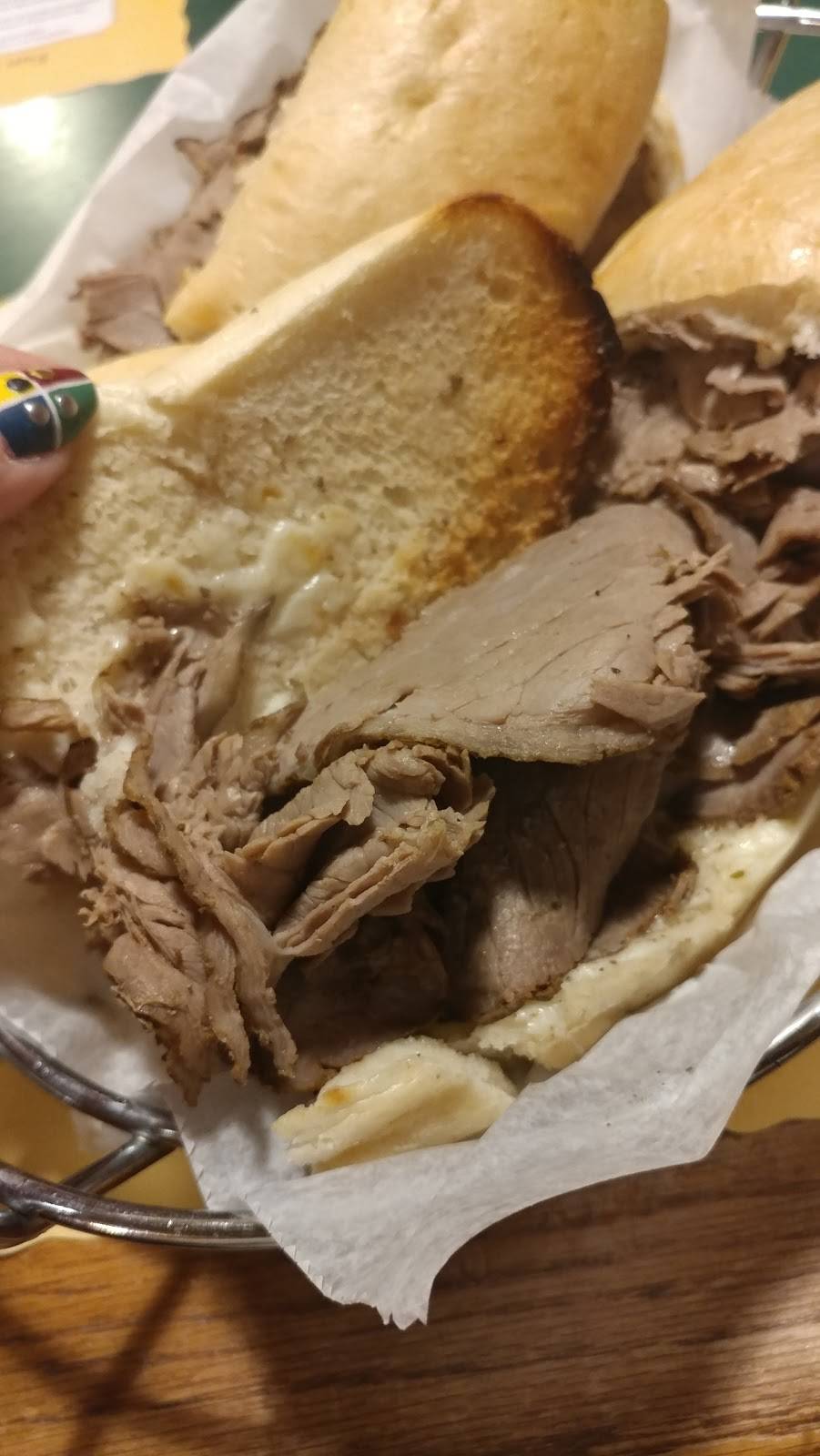 Monicals Pizza | restaurant | 600 W Oak St, Fairbury, IL 61739, USA | 8156924302 OR +1 815-692-4302