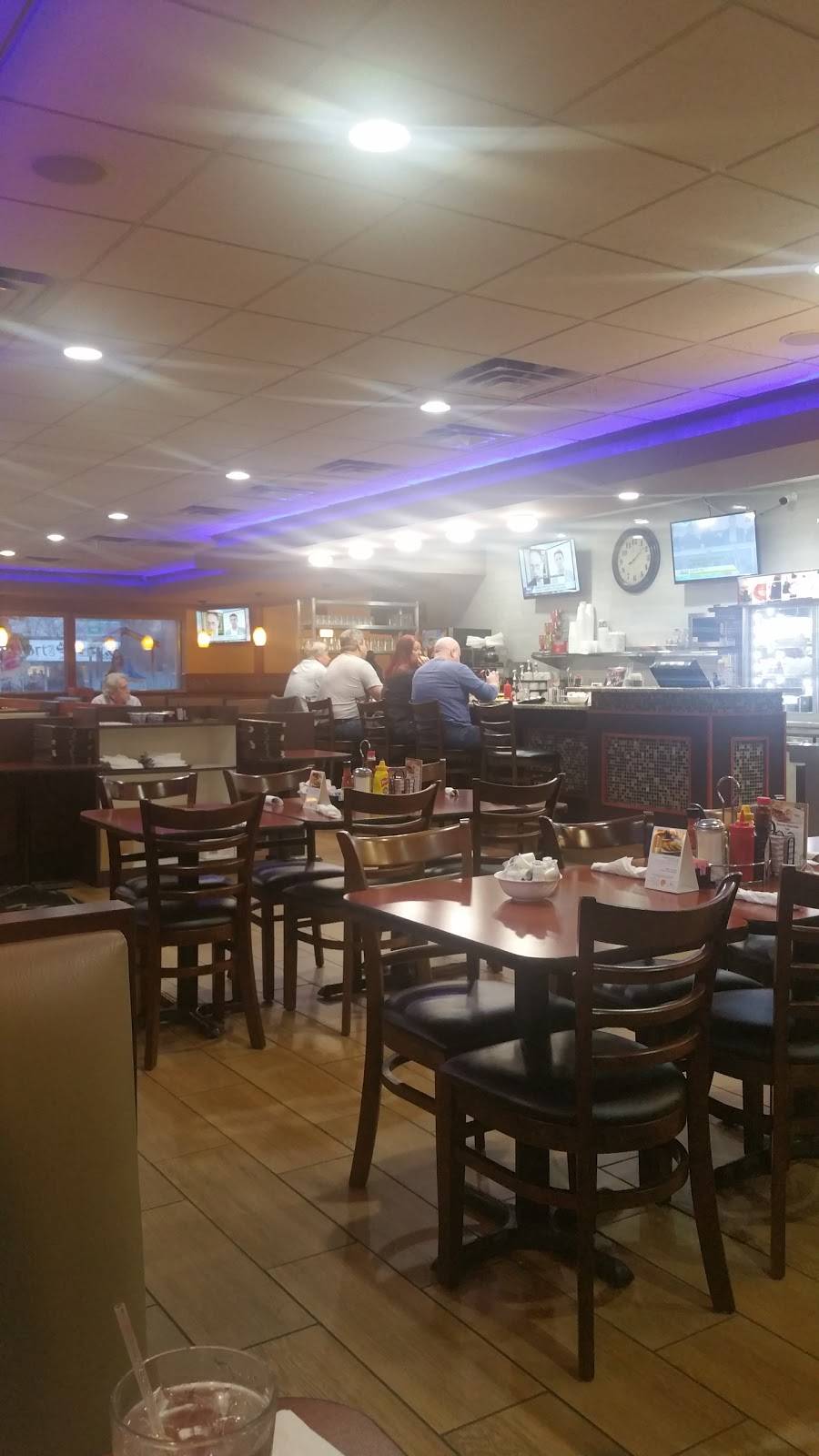 Marios Golden Nugget | restaurant | 1055 S Lapeer Rd, Oxford, MI 48371, USA | 2486282503 OR +1 248-628-2503