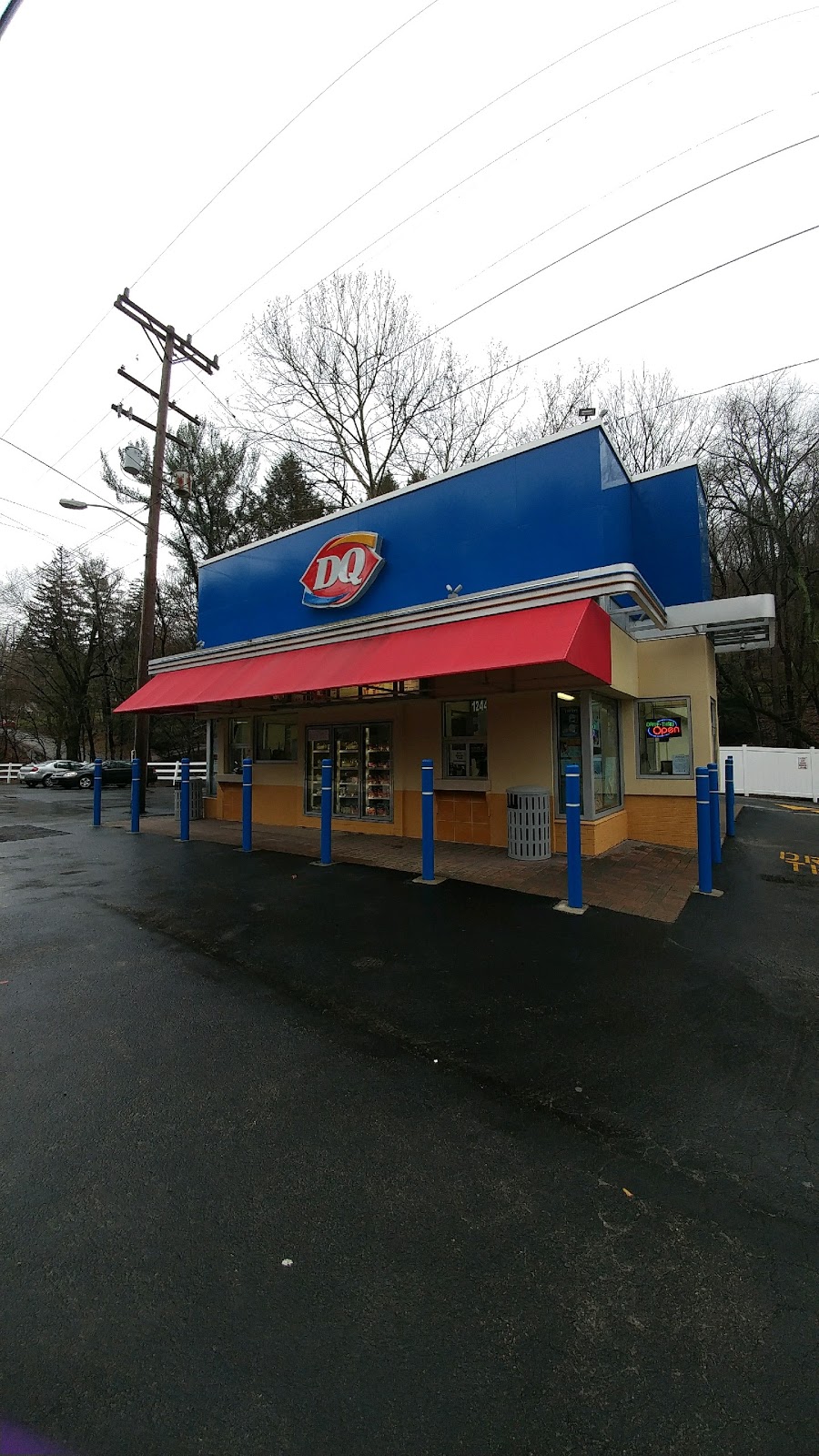 Shrader’s Dairy Queen | restaurant | 1244 College Ave, Jeannette, PA 15644, USA | 7245235522 OR +1 724-523-5522