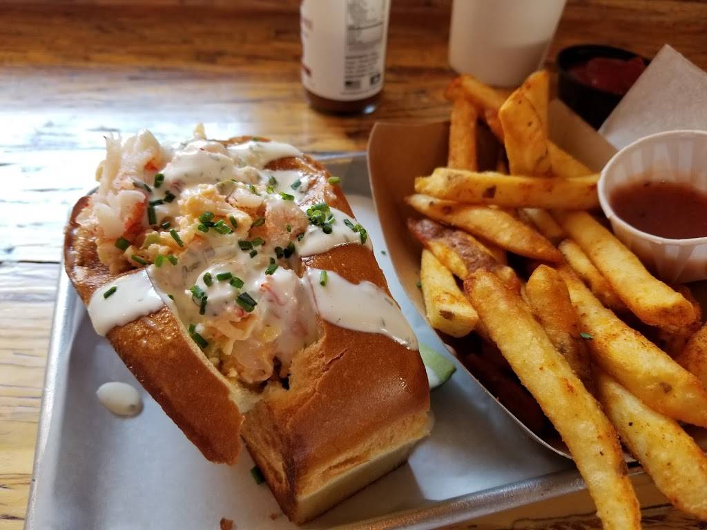 Slapfish | restaurant | 4249 Campus Dr, Irvine, CA 92612, USA | 9497481174 OR +1 949-748-1174